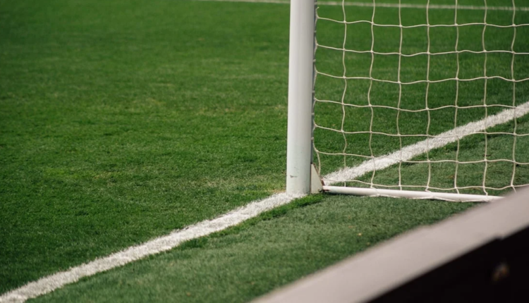 Aberdeen Suffers First Defeat as St Mirren Ends Unbeaten Run: Thelin and Robinson Reflect