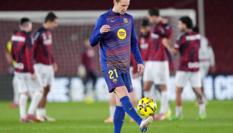 Pedri Injury: Barcelona's De Jong Poised for Crucial Starting Role Against Villarreal