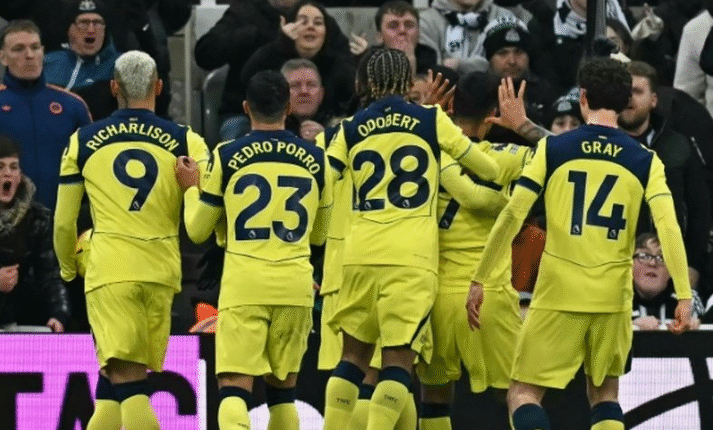 Romero acrobatics rescues point for Spurs in frantic finish at Newcastle