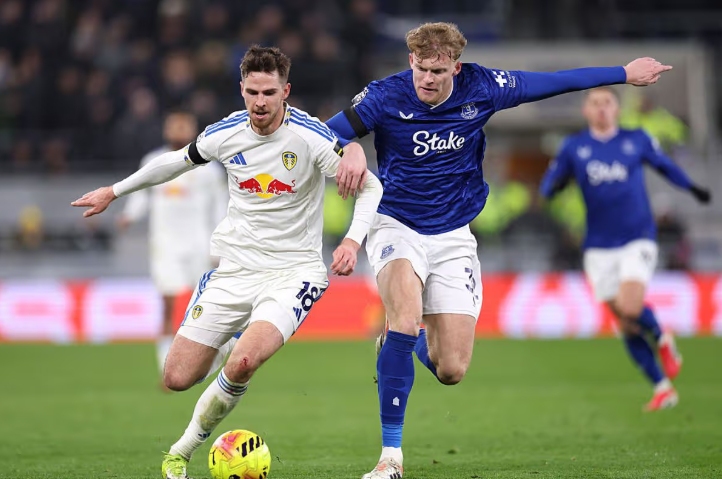 Branthwaite's Timely Return Hands Moyes Welcome Everton Headache