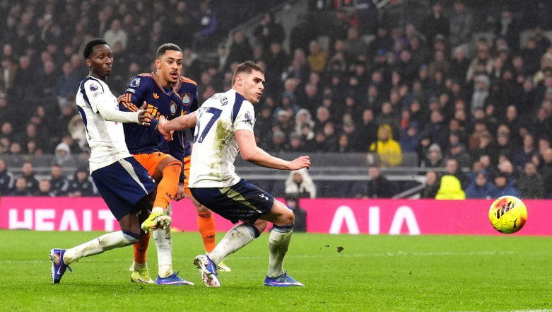 Tottenham Booed Off as Relegation Fear Grows; Chelsea Collapse Lets Leeds Steal Point